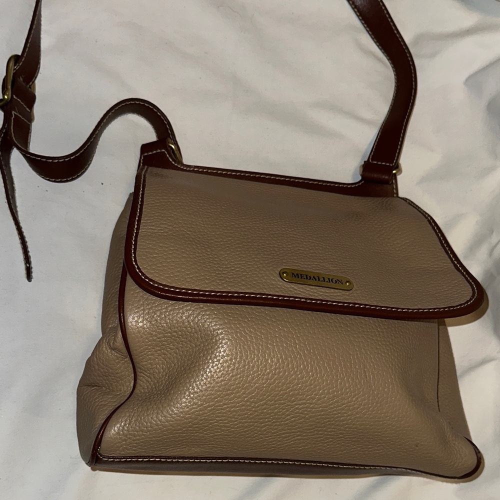 Medallion Leather Bag - Picture 4 of 11